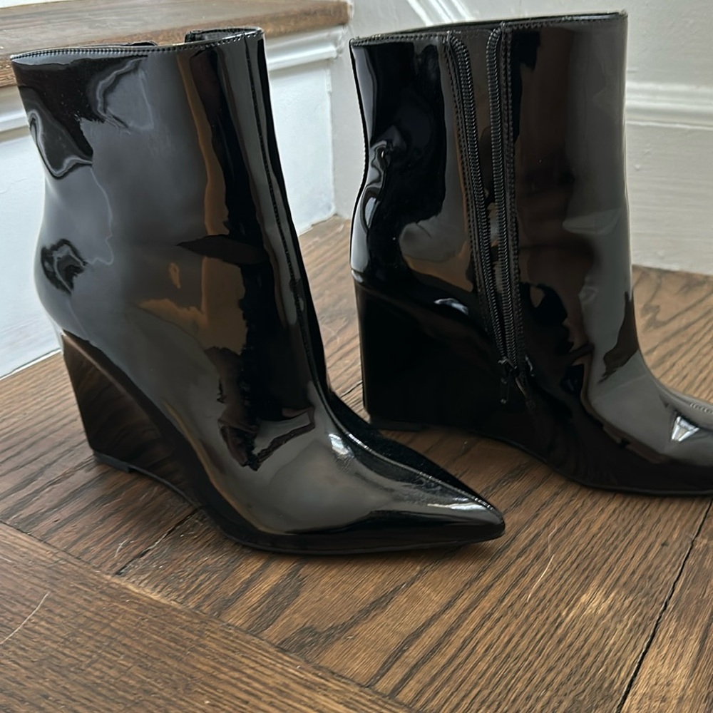 International Concepts patent leather heels size 10